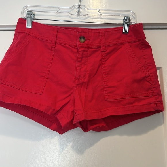 Arizona Jeans Women's dark pink shorts size 9. In great condition! - Picture 2 of 7